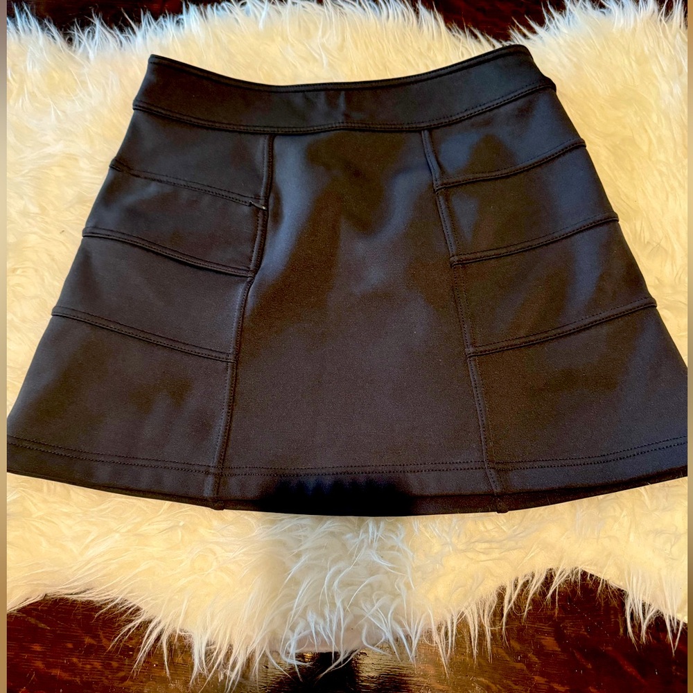 Adorable dark gray Athleta mini skirt